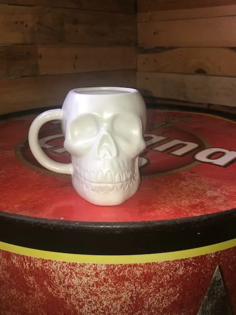 Mug céramique tête de mort blanche