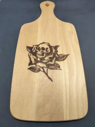 Planche à découper gravée