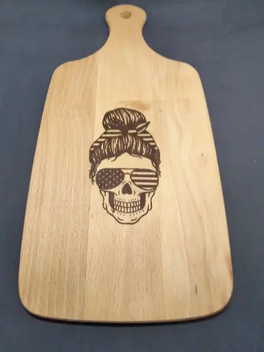 Planche à découper gravée