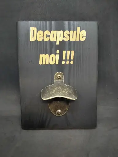Décapsuleur mural