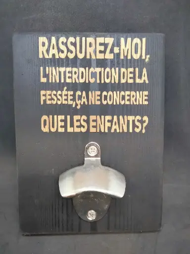 Décapsuleur mural