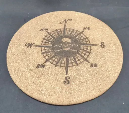 Dessous de plat en liege gravée
